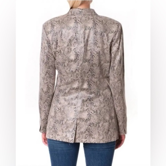 Women’s BlankNYC snake skin print jacket NWT size XS - Picture 4 of 5